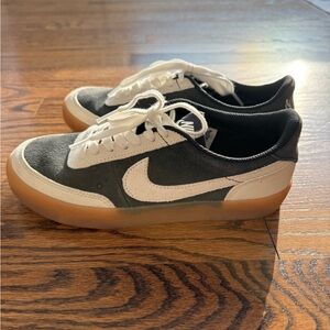 Nike Women’s Killshot 2 Off Noir, Sail & Gum Yellow Sole